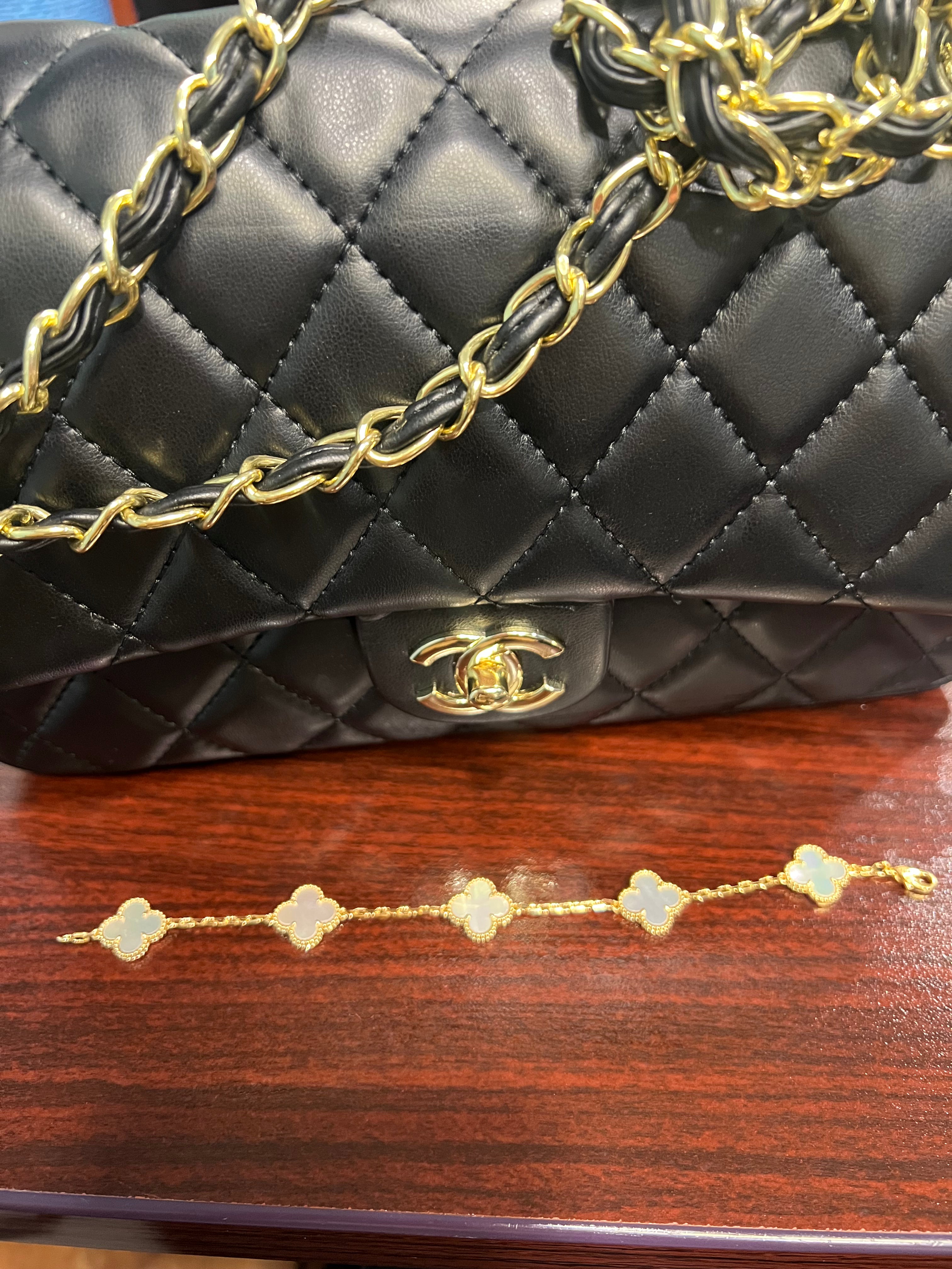 Beautiful 18K Gold-Plated Clover Bracelet