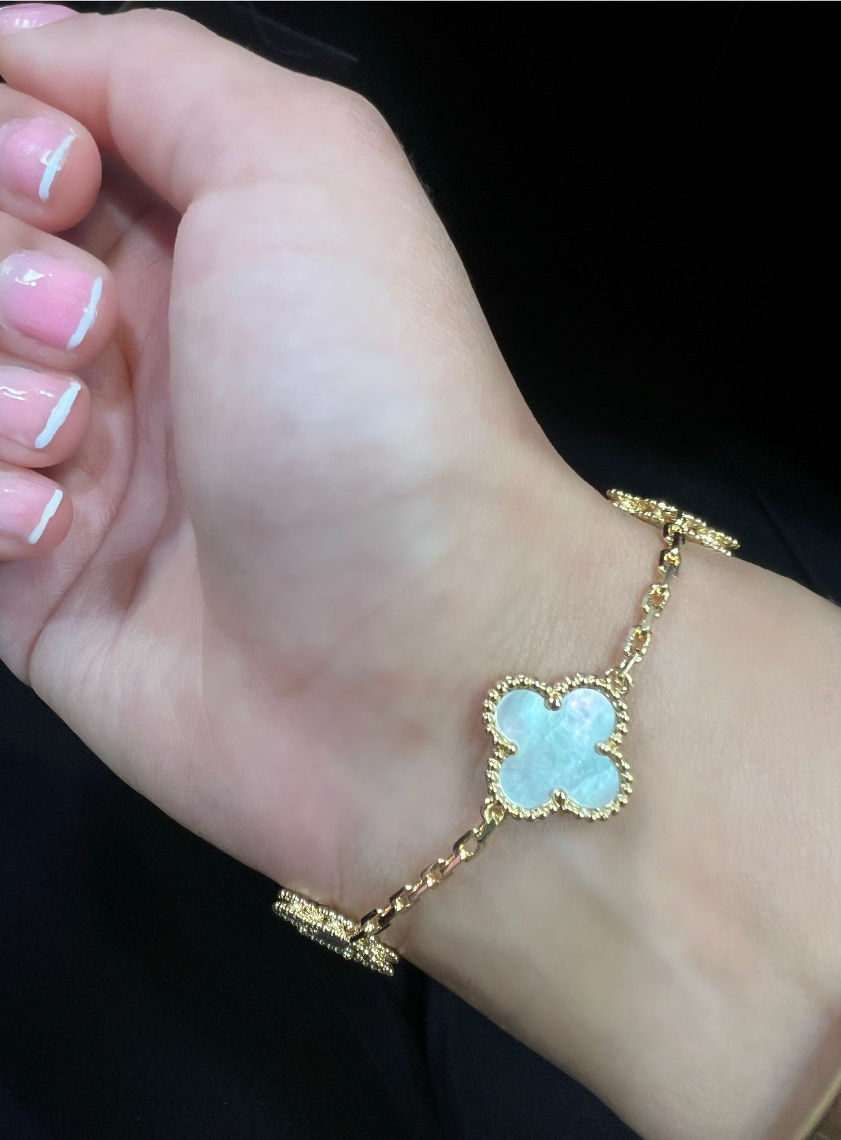 Beautiful 18K Gold-Plated Clover Bracelet